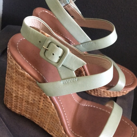 🔥1 hr sale - Kate Spade, wedge heels, light olive green, beautiful for fall - Picture 3 of 9